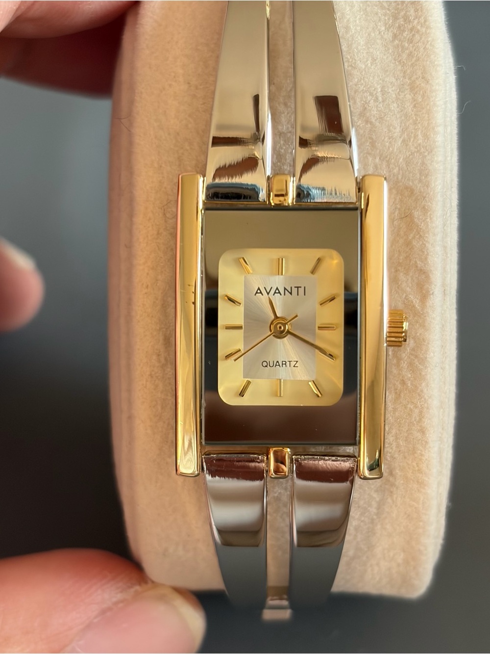 Avanti Quartz Women’s Gold Dial Two-Tone Metal Bangle Watch New Battery